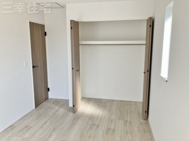碧南市宮町2号棟の収納|主寝室のクローゼット