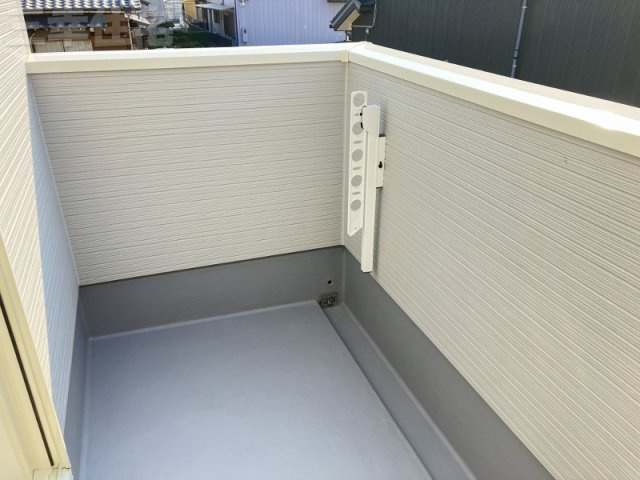 碧南市宮町2号棟のバルコニー|主寝室専用バルコニーは南向き