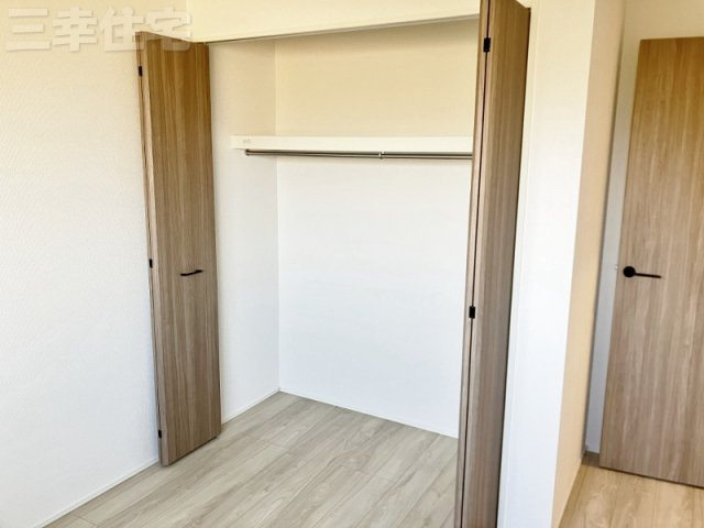 碧南市宮町2号棟の収納|洋室のクローゼット