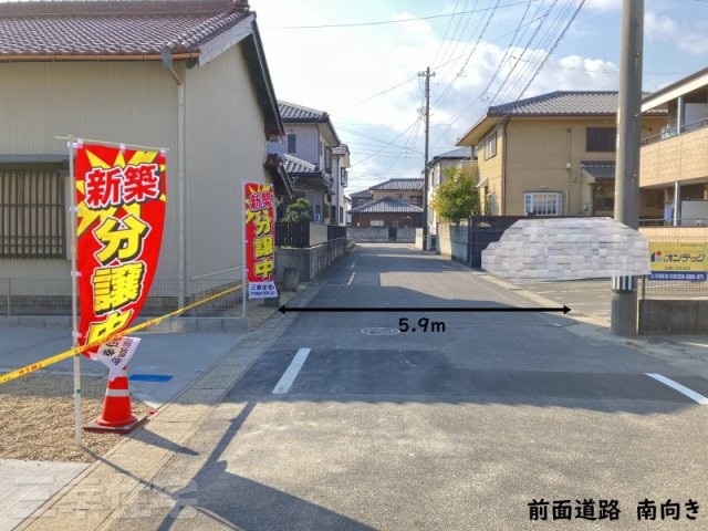 碧南市宮町2号棟の前面道路含む現地写真|前面道路が広いからお車の乗り入れもらくらくです