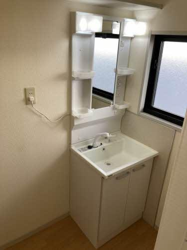 コリーヌ南Ａ，Ｂの洗面所|シャワー付きの洗面化粧台もありますよ◆