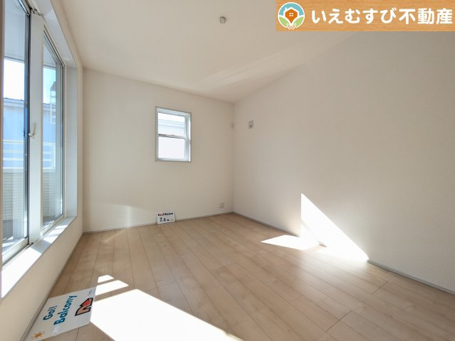 Livele Garden.S　熊谷宮本町第2の洋室|シンプルで明るいお部屋
2面採光で日当り良好！シンプルなお部屋なので自分で家具を選ぶのが楽しみですね！