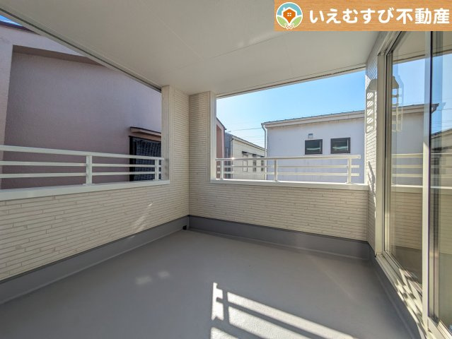 Livele Garden.S　熊谷宮本町第2のバルコニー|ゆとりの広さのインナーバルコニー
急な雨でもインナーバルコニーなら安心！天気を気にせず干して外出できます♪