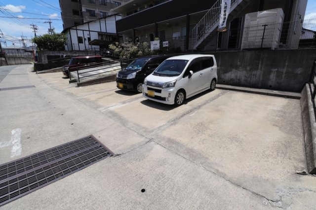 ポルティエの駐車場|車をお持ちの方に嬉しい駐車場付きの物件です