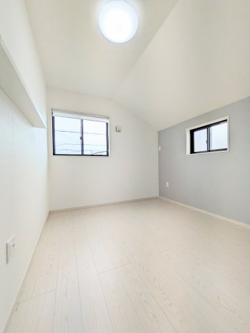 神戸市垂水区霞ケ丘２丁目戸建の洋室