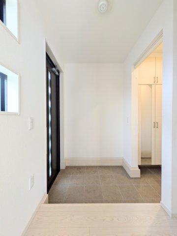 神戸市垂水区霞ケ丘２丁目戸建の玄関