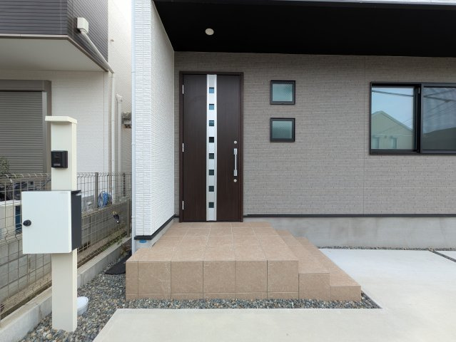 神戸市垂水区霞ケ丘２丁目戸建の玄関