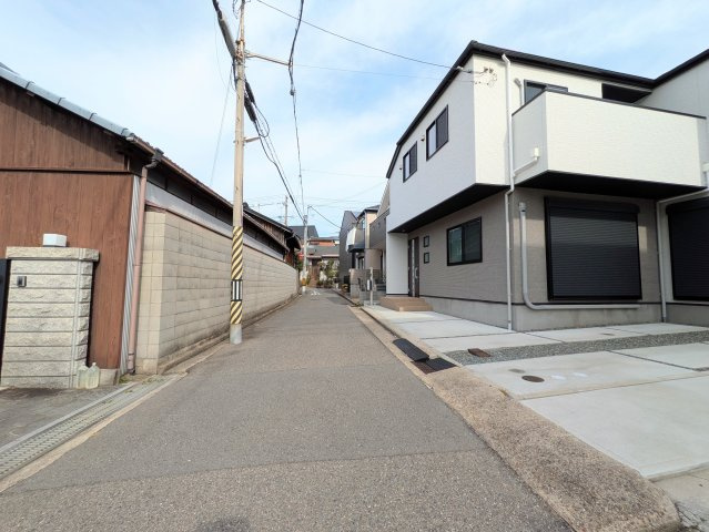 神戸市垂水区霞ケ丘２丁目戸建の前面道路含む現地写真