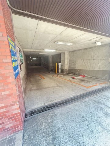 ライオンズマンション三宮の駐車場