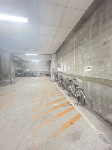 ライオンズマンション三宮の駐車場