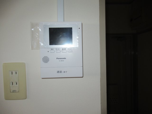 兵庫県公社　東垂水南（１）７Ｂ号棟のセキュリティ|モニター付きインターホンがあるので急な来客でも安心です