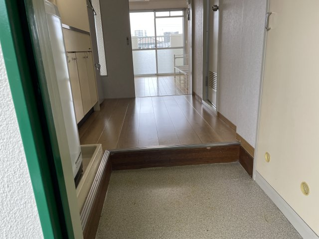 中野パレスの玄関