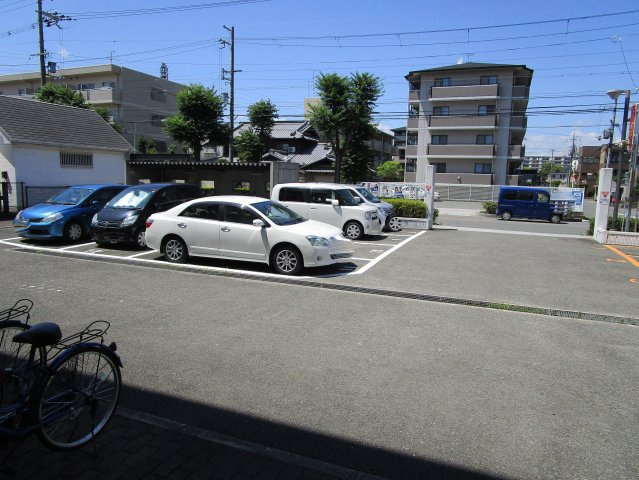 メゾン辻の駐車場