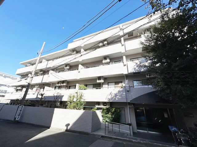 【外観】 | ライツ富士見台 | 手入れの行き届いた外壁やエントランスなど、「見ればわかる」レベルで清潔感を保ったマンションです。築年数を感じさせない姿で皆様をお出迎えします。～即日のご見学可能～　お問合せはお気軽にどうぞ。