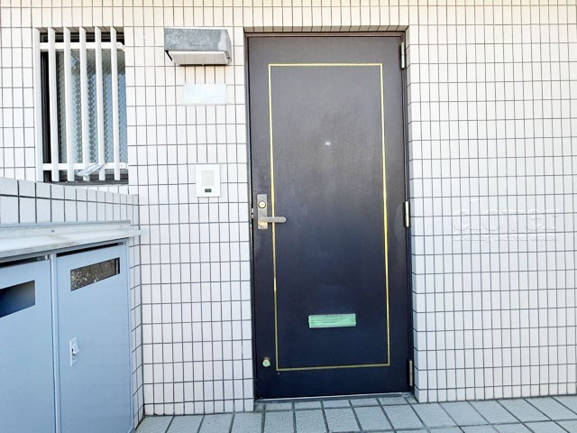 【その他共用部分】 | ライツ富士見台 | 皆様をお迎えする、お部屋の玄関ドア。開けやすさや開放角度、ドアノブの操作しやすさや鍵の形状などを、現地で一度ご確認ください。～即日のご見学可能～　お問合せはお気軽にどうぞ。