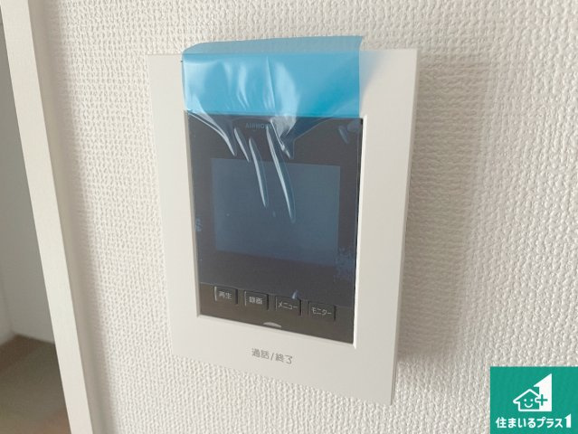 京都市伏見区醍醐御霊ケ下町　第1期　新築一戸建ての防犯設備|カラーモニターインターホン！声だけでなく来訪者の姿や顔がモニターで確認できるので、小さなお子様がいらっしゃるご家庭でも安心できます！