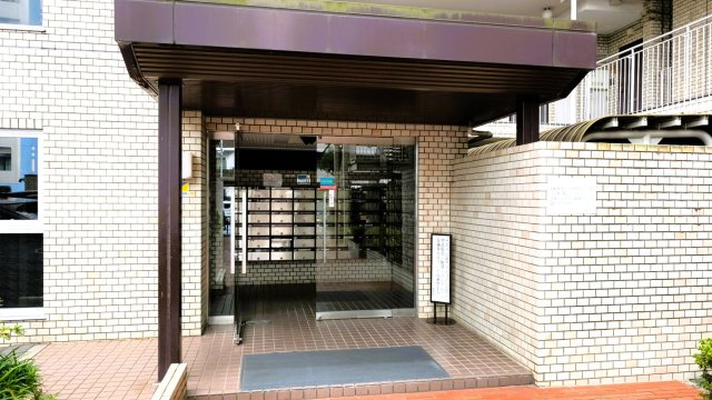 下落合ハウスのエントランス