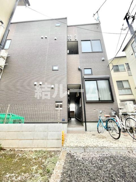 板橋区弥生町のアパートのエントランス