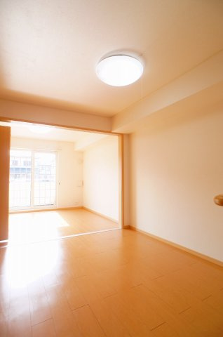 アパートメント　ノイの居間・リビング