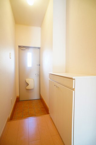 アパートメント　ノイの玄関