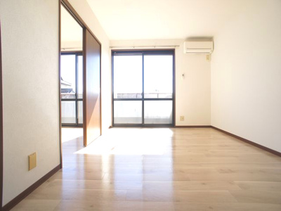 【居間・リビング】 | サニーハウスみなみはらA | 快適に過ごせるエアコンが付いています♪