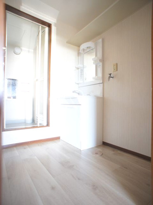 【洗面所】 | サニーハウスみなみはらA | 洗髪洗面化粧台と洗濯機置き場があります♪