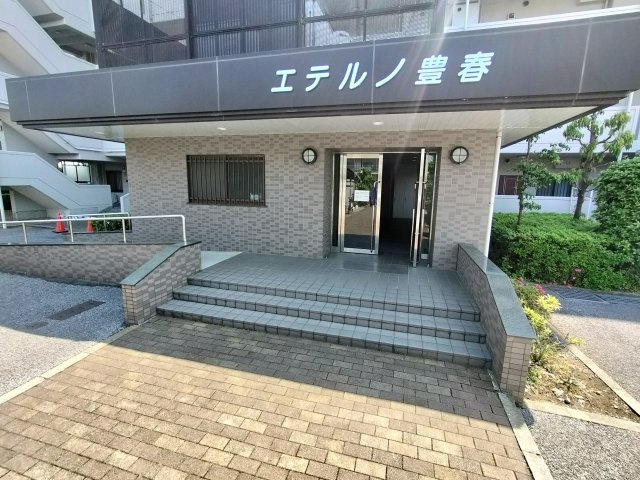 エテルノ豊春のエントランス