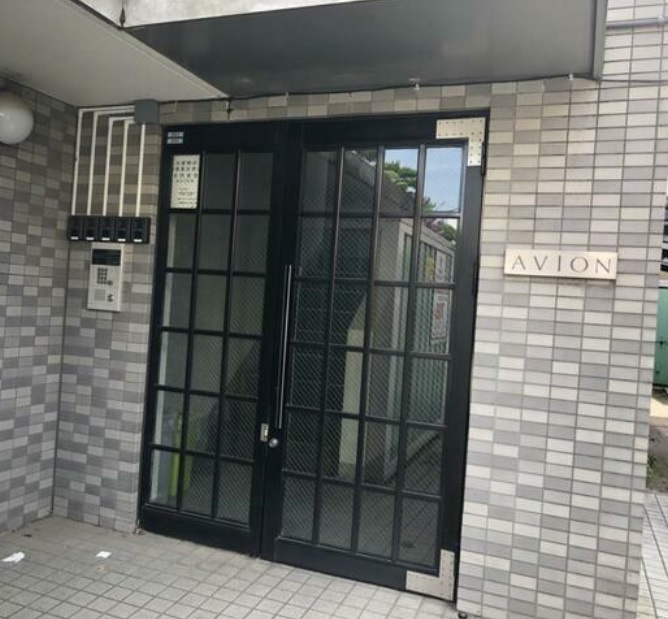 AVION(アビオン）のエントランス
