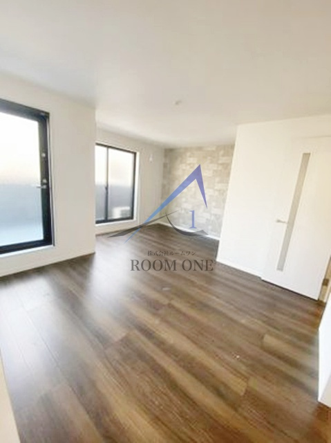 T＆Fレジデンス西戸部の居間・リビング|洋室のお部屋です。