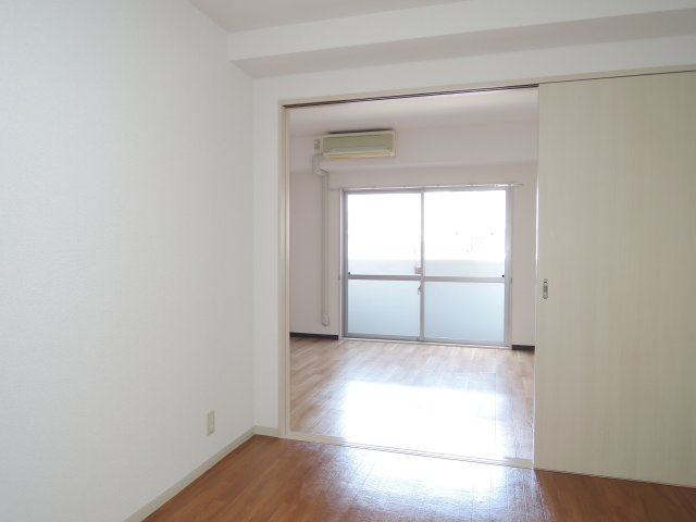 【寝室】 | エバーヒルズS棟