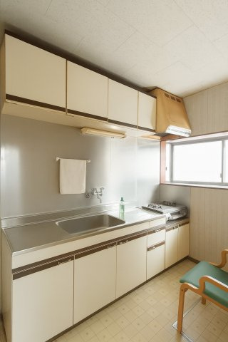 三郷市彦成2丁目　中古戸建のキッチン|キッチンです。※構造や間取はそのままにCG加工により空家を表現しています。