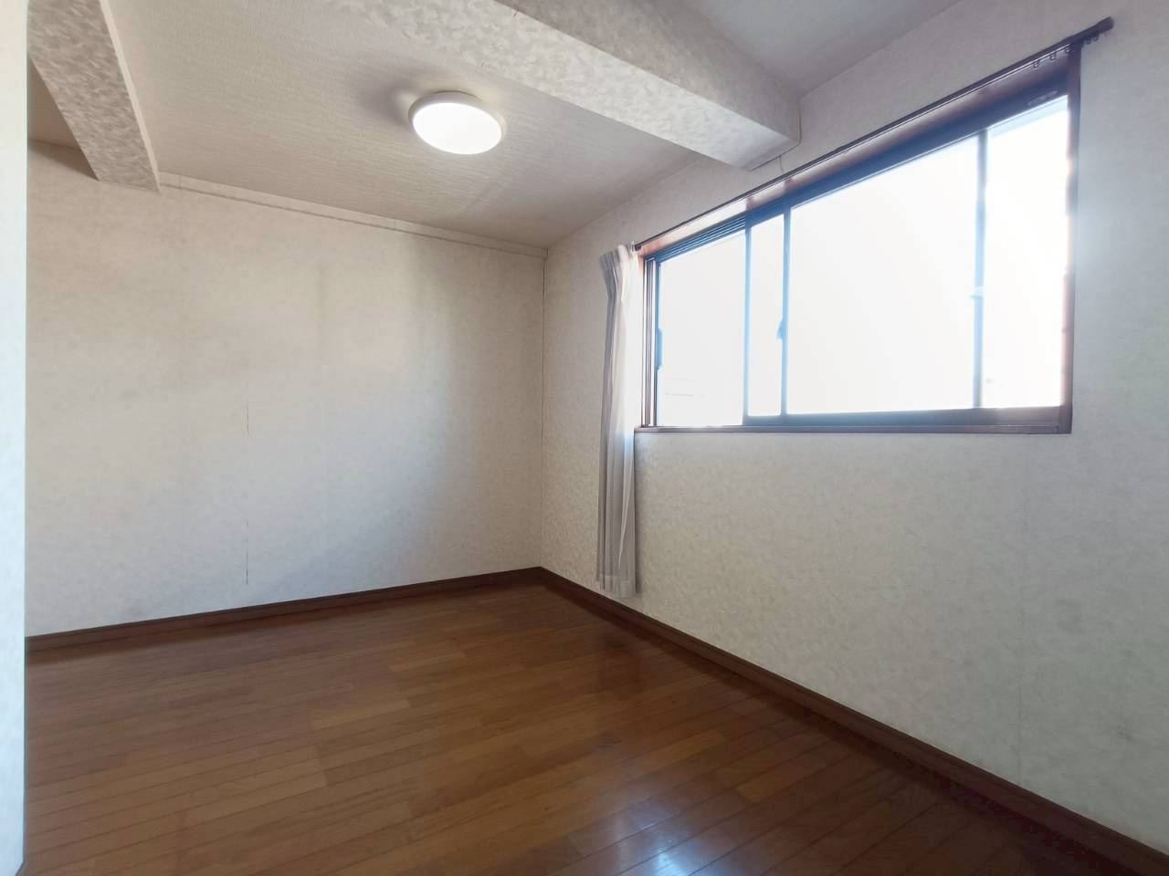 三郷市彦成2丁目　中古戸建の収納|広々とした納戸です。