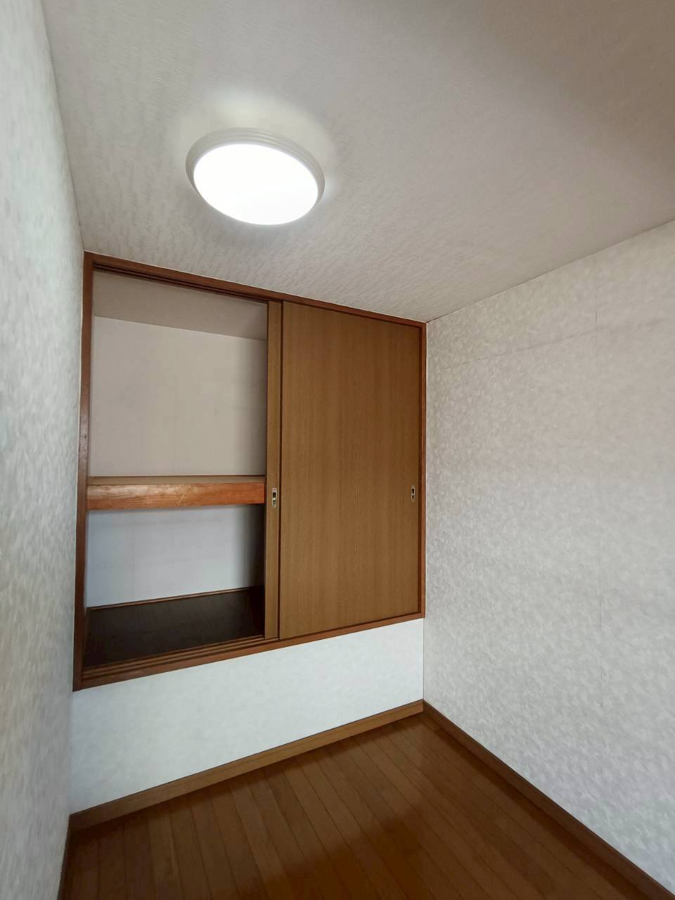 三郷市彦成2丁目　中古戸建の収納|納戸奥のクローゼットです。