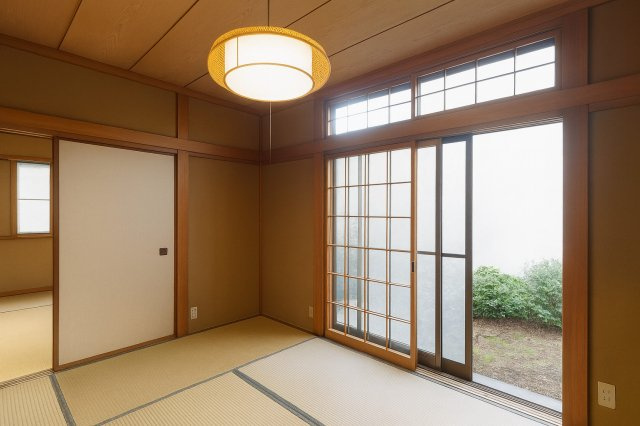 三郷市彦成2丁目　中古戸建の和室|南向きの明るい和室です。※構造や間取はそのままにCG加工により空家を表現しています。