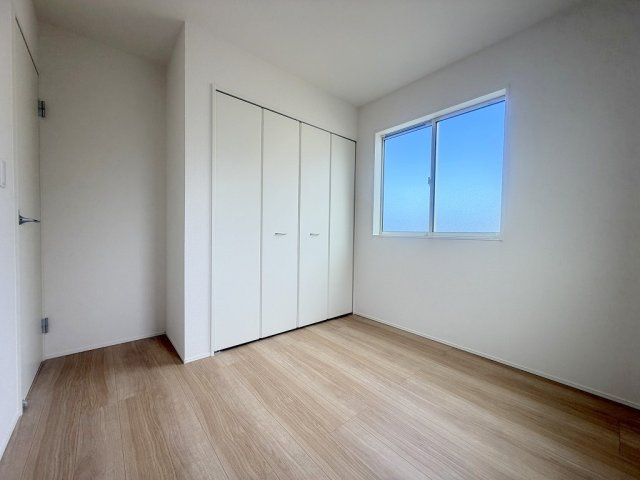 三郷市東町　新築戸建　全1棟の洋室|クローゼット付きの洋室4.5帖