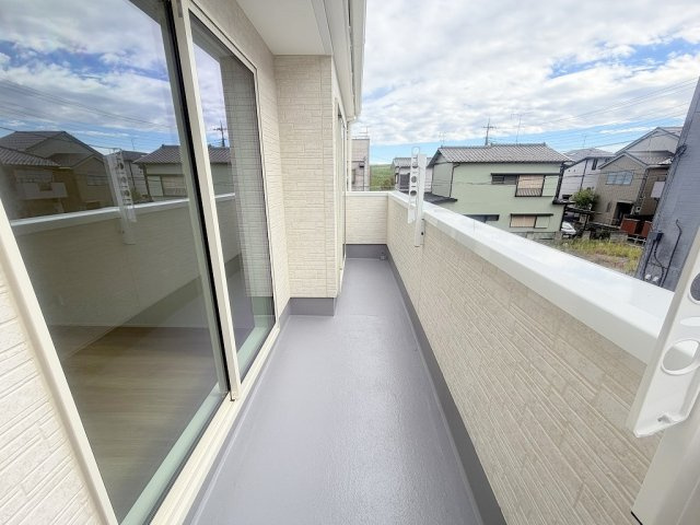 三郷市東町　新築戸建　全1棟のバルコニー|南向きバルコニーにて日当たり良好