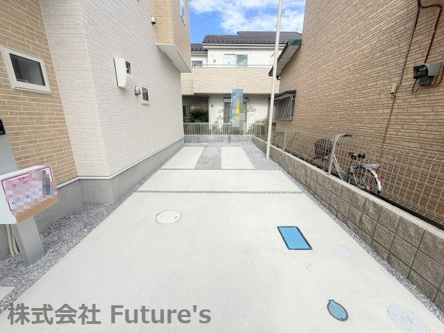 三郷市東町　新築戸建　全1棟の駐車場|カースペース2台分付き