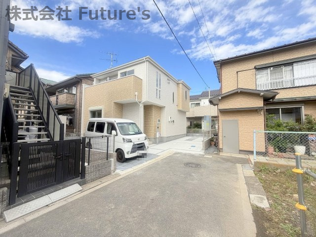 三郷市東町　新築戸建　全1棟の前面道路含む現地写真|前面道路含む現地写真です。