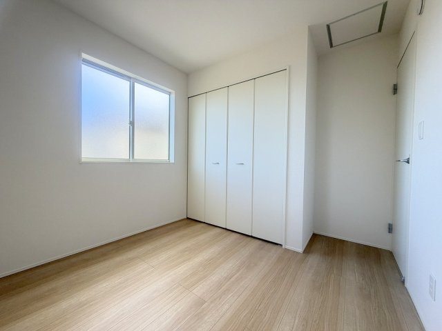 三郷市東町　新築戸建　全1棟の洋室|クローゼット付きの洋室4.5帖
