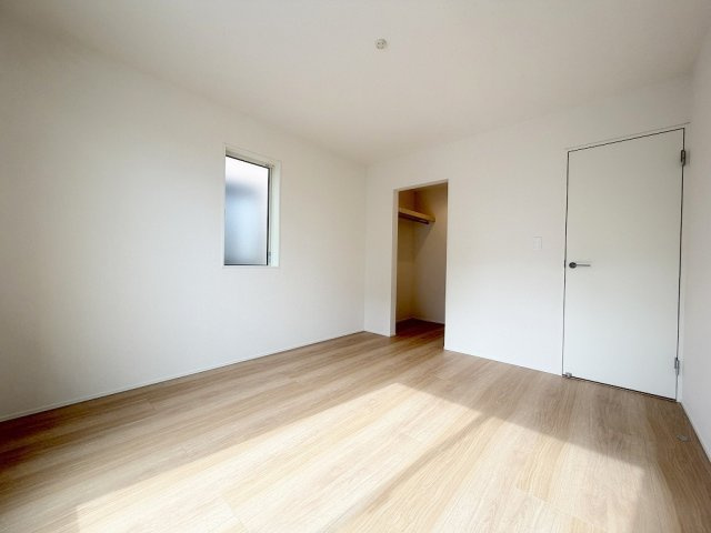 三郷市東町　新築戸建　全1棟の洋室|WICが付いた洋室7帖・主寝室としていかがでしょう