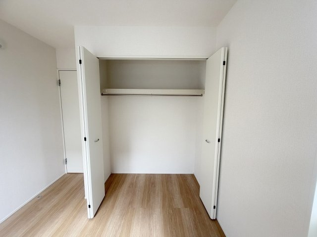 三郷市東町　新築戸建　全1棟の収納|大切な衣類を収納できるクローゼット付き