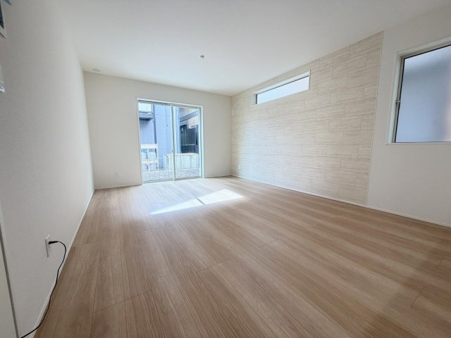 三郷市東町　新築戸建　全1棟の居間・リビング|家族団らんで過ごすリビングは16.5帖の広さを確保