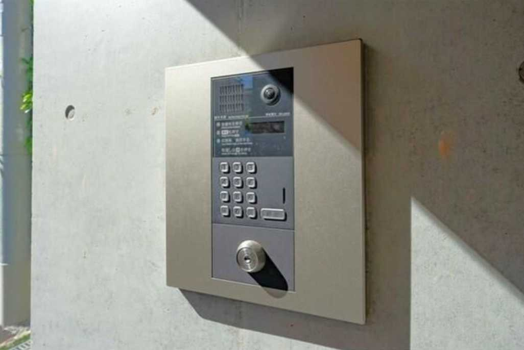 ウェルスクエアイズム三軒茶屋SOUTH　敷金0　ネット無料　オートロックのセキュリティ