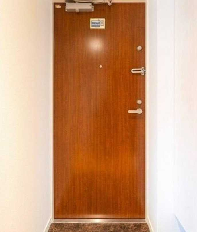 ウェルスクエアイズム三軒茶屋SOUTH　敷金0　ネット無料　オートロックの玄関