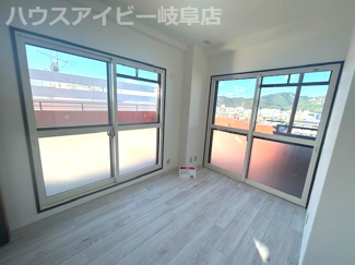 【洋室】 | セザール第二細畑8階！最上階角部屋！78.17㎡のルーフバルコニー♪眺望・日当り良好です♪ | セザール第二細畑8階！最上階角部屋！78.17㎡のルーフバルコニー♪眺望・日当り良好です♪