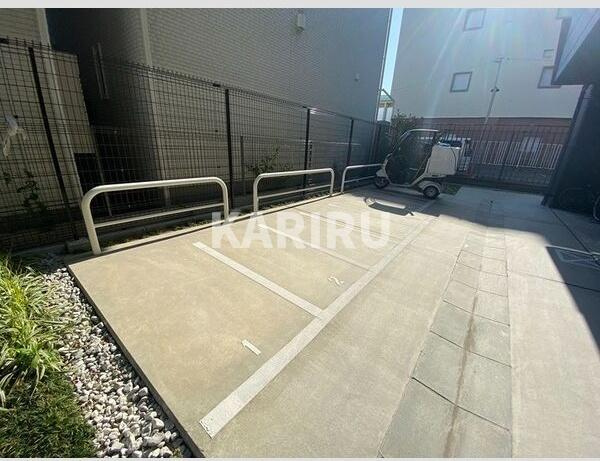 グランパシフィック巽中の駐車場