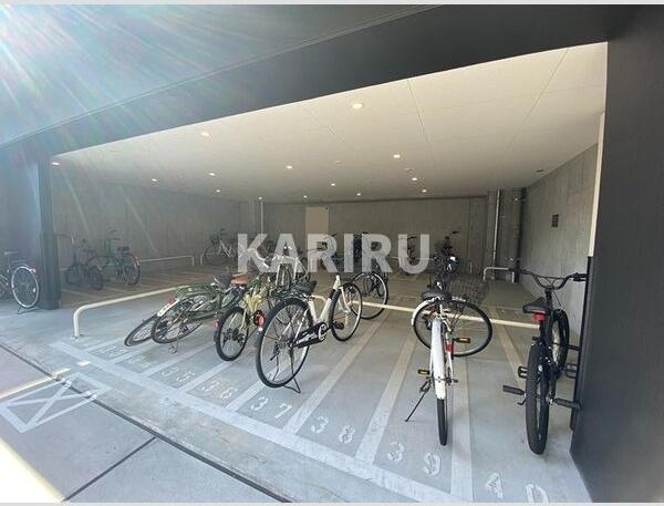 グランパシフィック巽中の駐車場