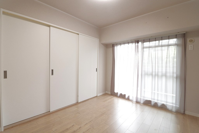 【内装】 | あべのドルチェ | 【南側：洋室6帖】バルコニーに面したお部屋です☆