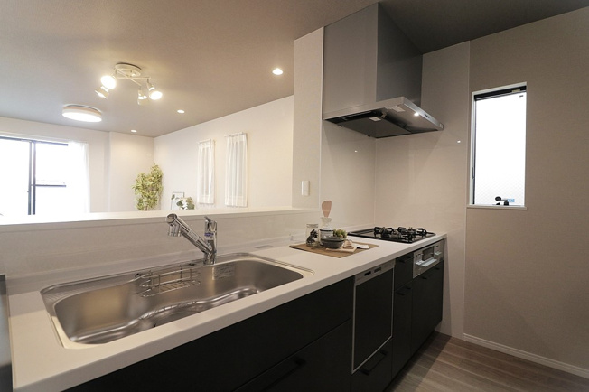 【キッチン】 | 東成区大今里南５丁目　中古戸建　★駅近・リフォーム済 | 食洗器ついています！