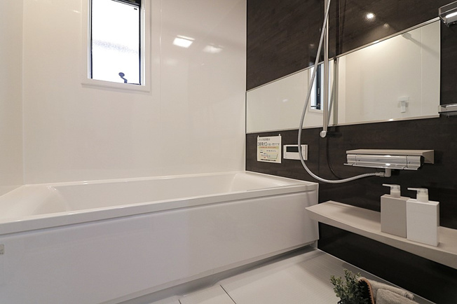 【浴室】 | 東成区大今里南５丁目　中古戸建　★駅近・リフォーム済 | 浴室乾燥機ついています！